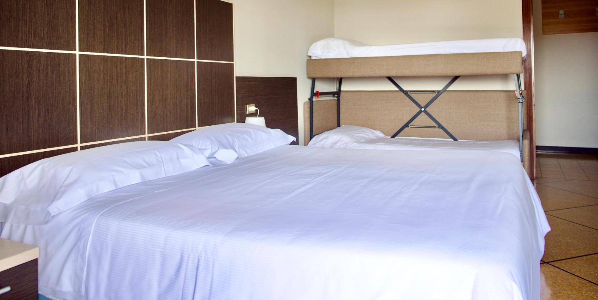 Hotel Mediterraneo Cavi di Lavagna Ngoại thất bức ảnh