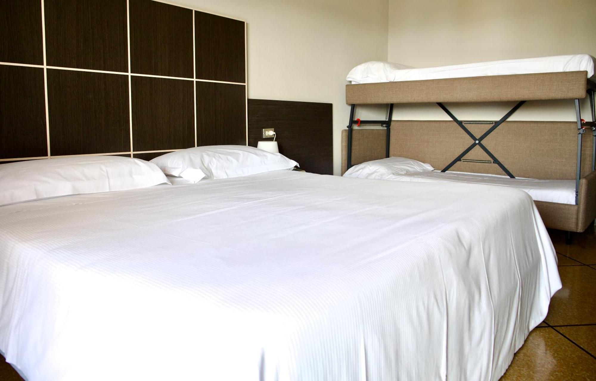 Hotel Mediterraneo Cavi di Lavagna Ngoại thất bức ảnh