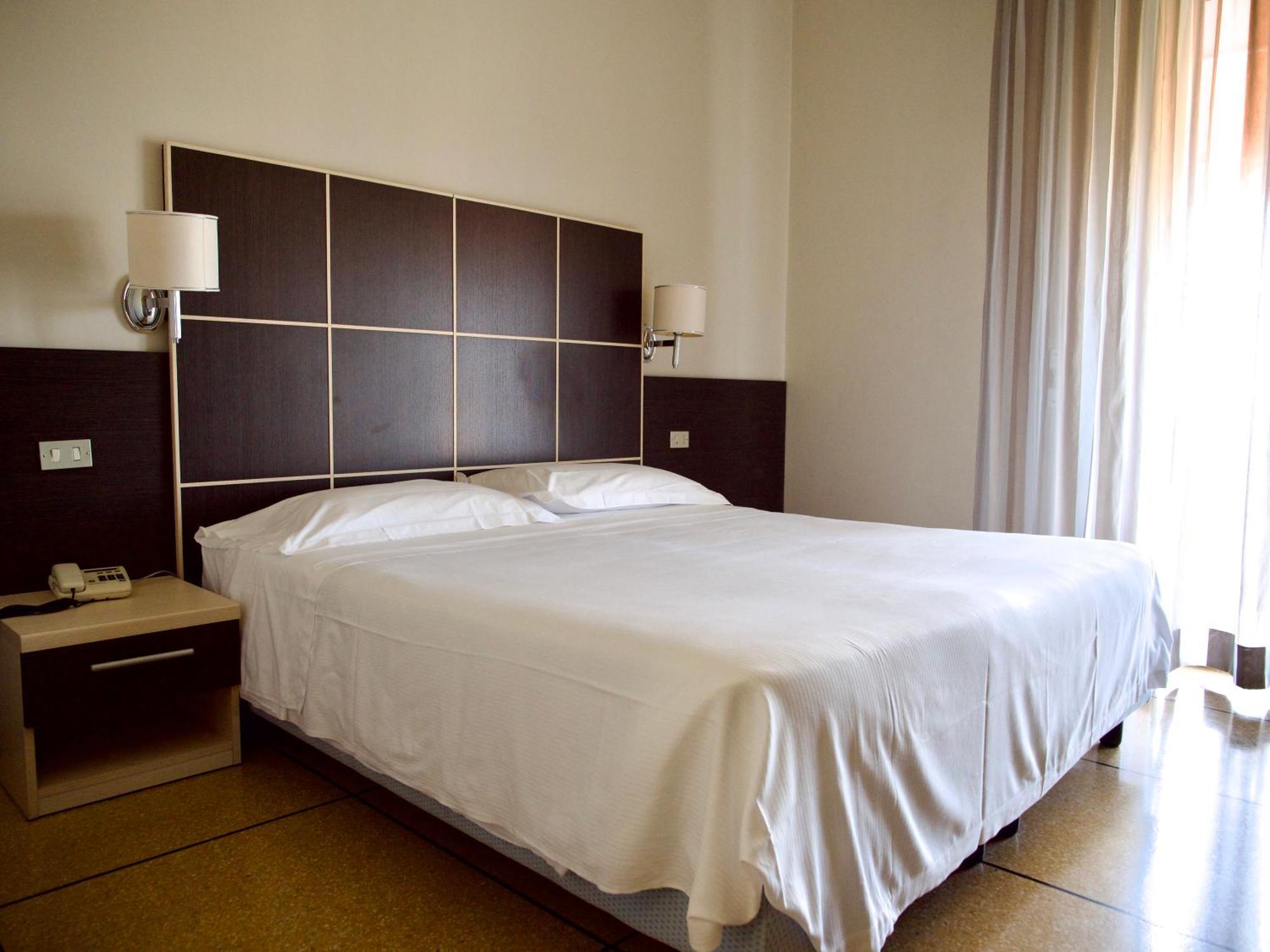 Hotel Mediterraneo Cavi di Lavagna Ngoại thất bức ảnh