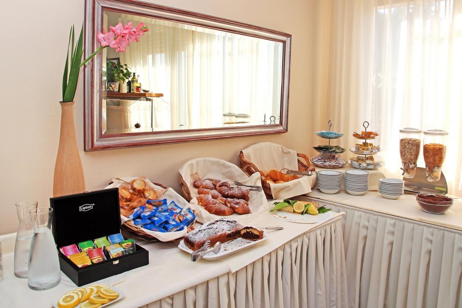 Hotel Mediterraneo Cavi di Lavagna Ngoại thất bức ảnh