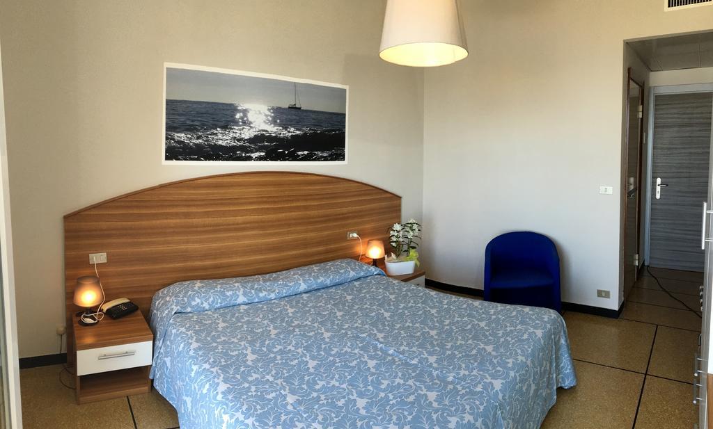 Hotel Mediterraneo Cavi di Lavagna Ngoại thất bức ảnh