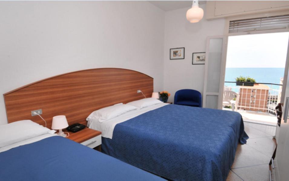 Hotel Mediterraneo Cavi di Lavagna Phòng bức ảnh