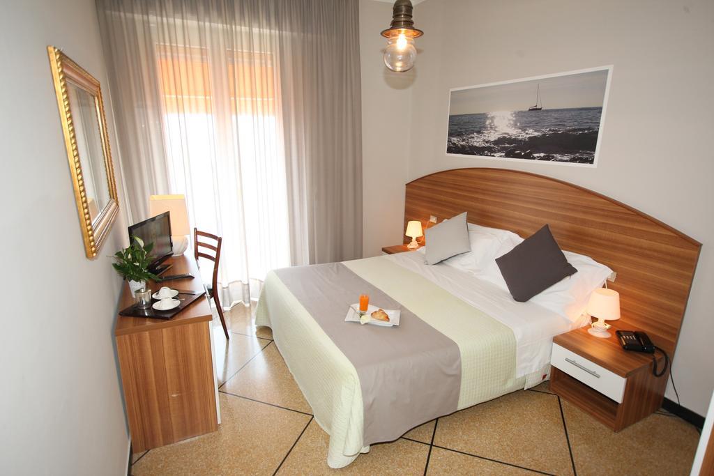 Hotel Mediterraneo Cavi di Lavagna Ngoại thất bức ảnh