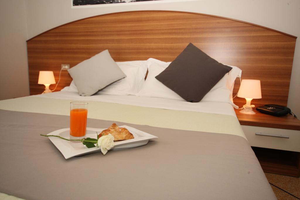 Hotel Mediterraneo Cavi di Lavagna Ngoại thất bức ảnh